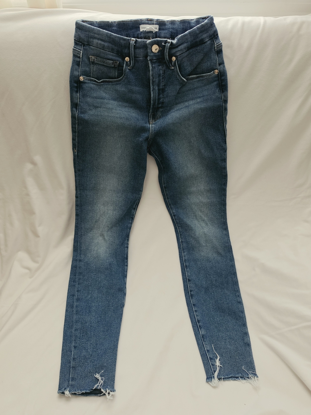 Good American Medium Blue Skinny Jeans with Frayed Hem
